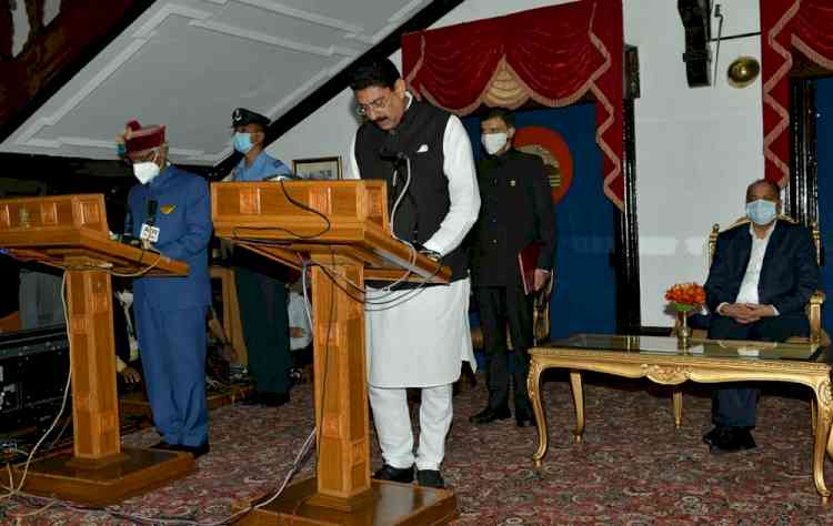 Governor administers oath to three ministers in HP