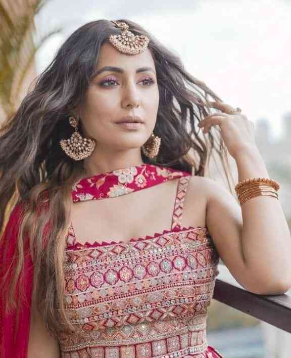 Hina Khan questions 'Bigg Boss' on behaviour of housemates