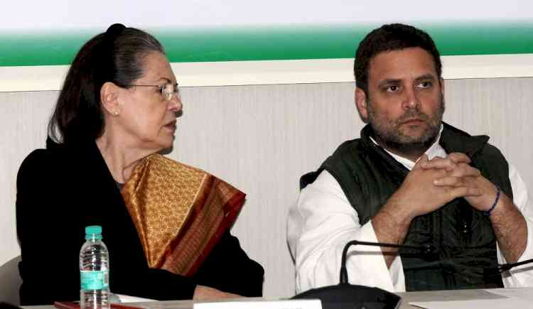 Rahul's place beside Sonia, a message to dissenters?