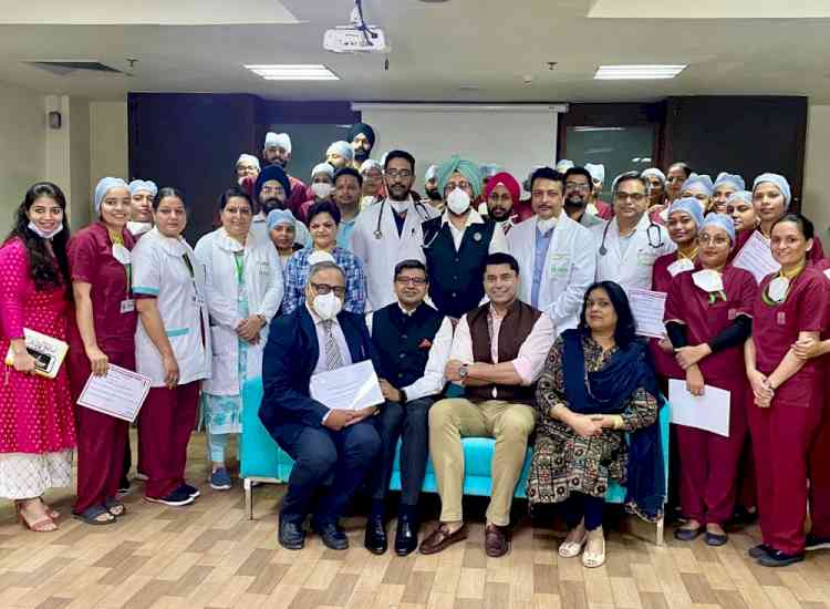 PYDB Chairman Sukhwinder Singh Bindra felicitates doctors of Fortis Hospital for their crucial role in handling Covid-19 pandemic 