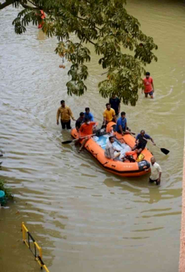 2002 people died in hydro-met events such as flood, cloudbursts in 2021