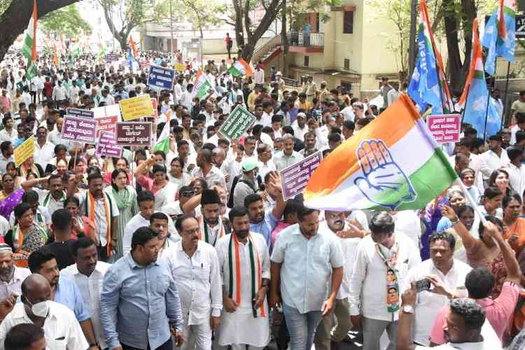 Cong protest in Hyderabad turns violent, several arrested