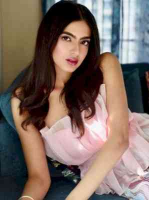 Kashika Kapoor makes her B'wood debut with Pradip Khairwar's rom-com