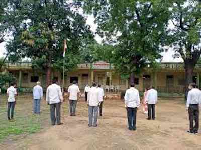 Gujarat: Students gherao DEO, demand regular teachers