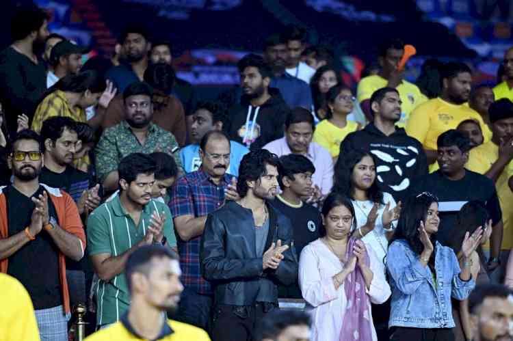 Vijay Deverakonda's presence adds glamour to volleyball match in Hyderabad