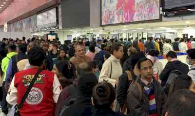 Delhi airport witnesses chaos, passengers complain about long waiting hours