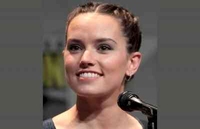 Daisy Ridley announces she's back as Rey in new 'Star Wars' movie