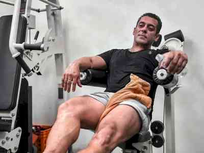 It's 'halat kharaab' for Salman Khan after leg day at gym