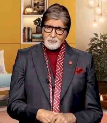 Big B requests Twitter to return his blue tick; says, 'Haath toh jor liye rahe hum'