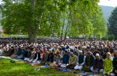 Eid prayers pass off peacefully in J&K