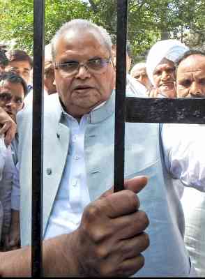 Delhi Police deny detaining Satya Pal Malik, say 24 others were briefly detained (Ld)