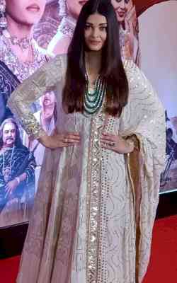 Anarkali Sex - Aishwarya Rai Bachchan stuns in anarkali dress at 'PS: 2' event