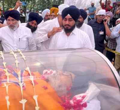 'Sangat darshan', a people's politician and Badal's style