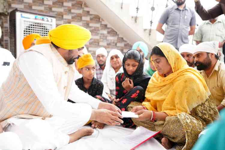 CM hands over cheques worth Rs 1 crore as financial assistance to distressed families of four brave hearts martyred at J&K