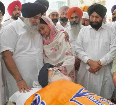 Badal's last journey: Scores of political dignitaries, supporters reach native village