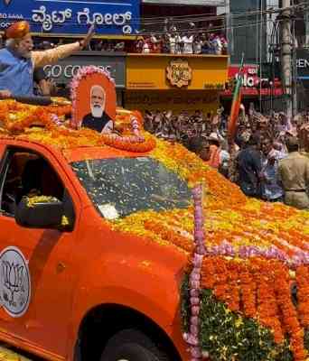 PM Modi's mega road show begins in B'luru