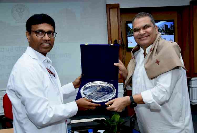 MP Arora visits AIIMS & National Institute of TB & Respiratory Diseases in Delhi