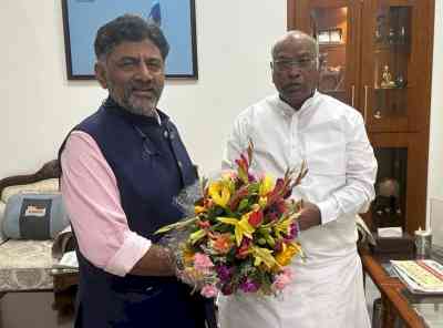 Amid suspense over CM post, K'taka Congress chief Shivakumar meets Kharge