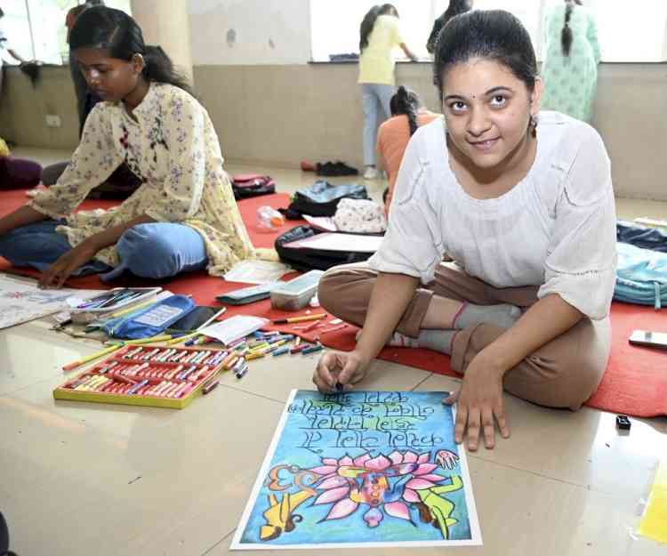 स्लोगन राइटिंग तथा योगासन प्रतियोगिताएं आयोजित