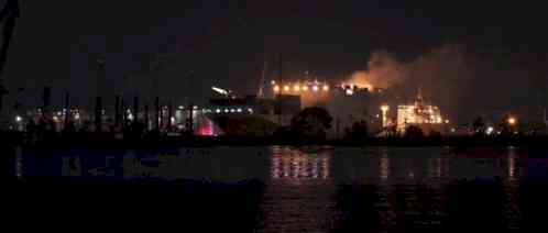 2 firefighters dead, 5 injured while battling cargo ship blaze in New Jersey