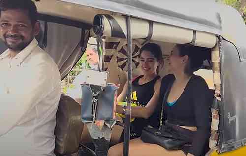 Sara Ali Khan takes an auto ride for gym session, surprises bystanders