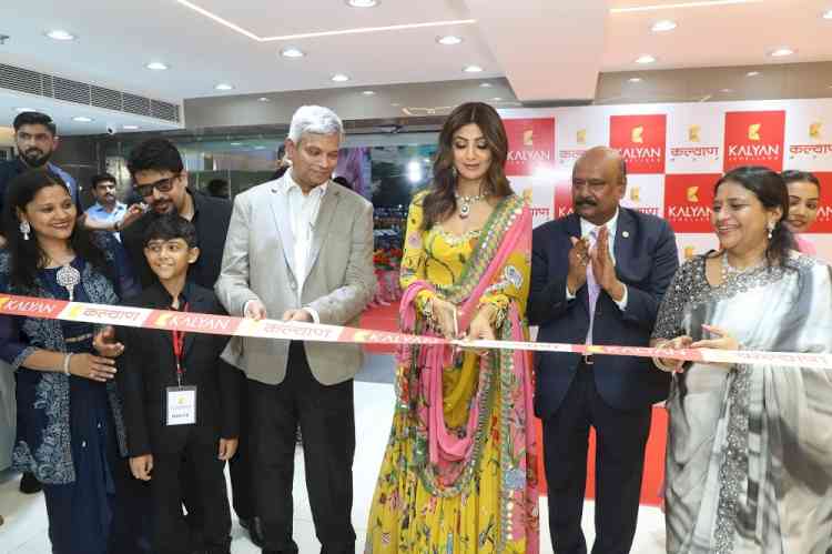 Shilpa Shetty Kundra unveils Kalyan Jewellers' new showroom in Patna at Anisabad