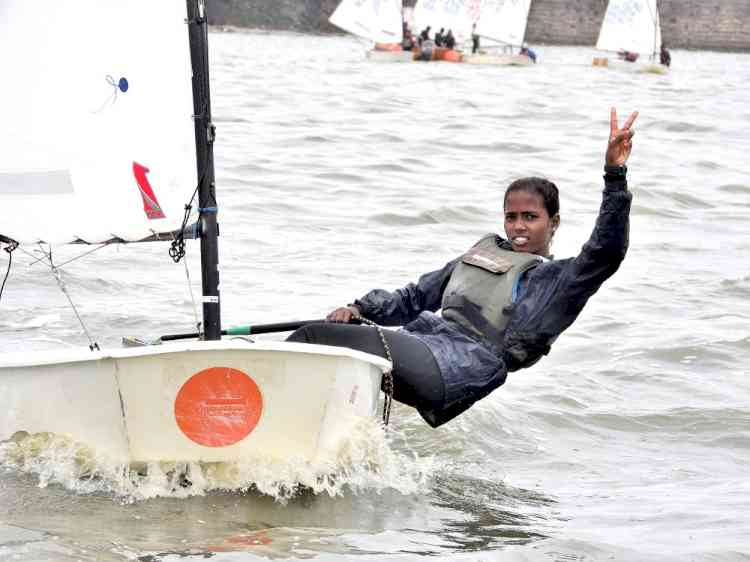 Telangana girls Dharani Laveti & Crew Vadla Mallesh and Deekshita Komaravelly topped the girl's fleet