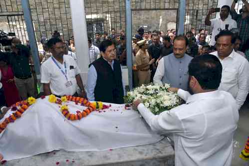 Amid sparse Bollywood presence, Nitin Desai bid farewell with full state honours