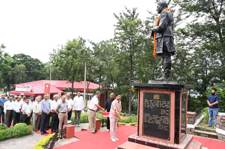 Tributes paid to Dr. YS Parmar on 117th birth anniversary