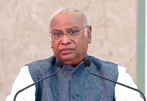 Govt suppressing voice of Oppn: Kharge