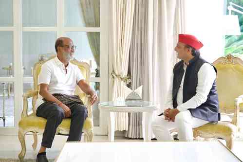 Rajinikanth meets Akhilesh in Lucknow