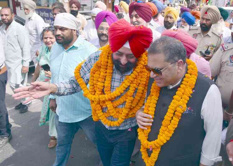 CP Sidhu visits his ancestral village Sidhwan Bet, gets rousing reception   