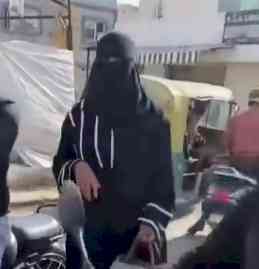 Appreciation pours in for burqa-clad B’luru woman bravely facing moral policing