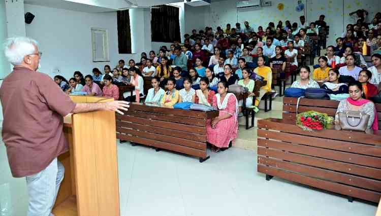 सतत आर्थिक विकास के लिए जहर मुक्त प्राकृतिक खेती की आवश्यकताः प्रो. विनीता हुड्डा