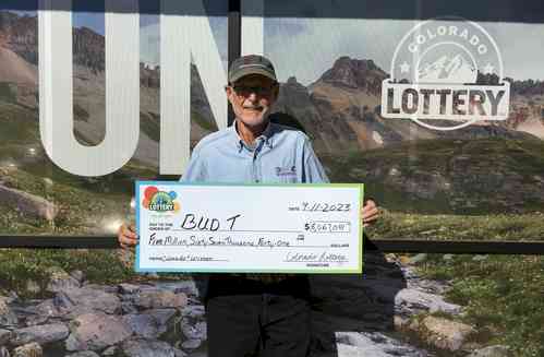 US man wins $5mn lottery, buys watermelon & flowers for wife