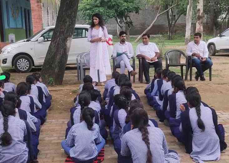 गांव घिलौड़ में कानूनी जागरूकता शिविर आयोजित