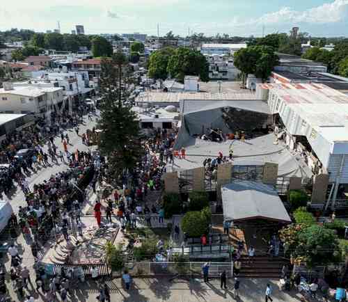 7 killed after roof of church collapses in Mexico