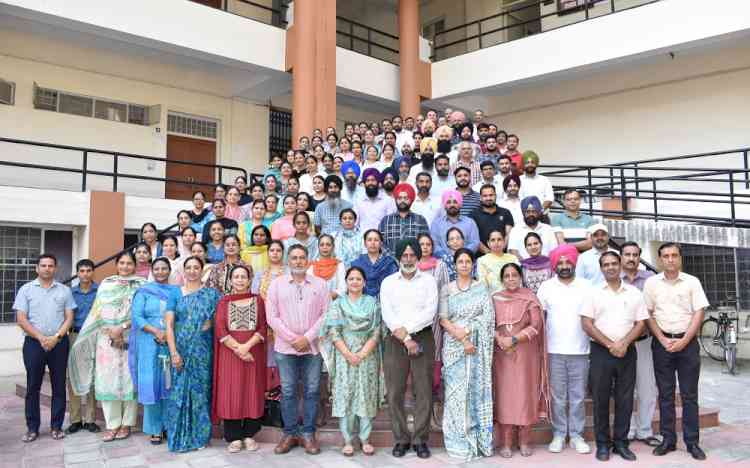 Khalsa College Staff welcomes Principal Dr Jaspal Singh