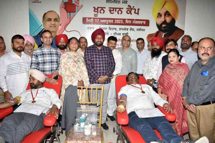 100+ volunteers of IKGPTU & its affiliated institution donated blood at Virsa Vihar Jalandhar Camp