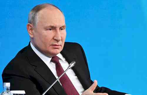 Putin allegedly 'suffers cardiac arrest': Report