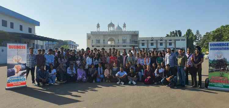 Lyallpur Khalsa College Commerce Students Carry out Survey on Marketing Strategies