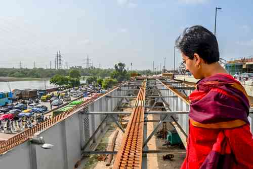 Atishi issues ultimatum for timely completion of Anand Vihar flyover