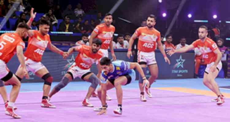 PKL 10: Parteek Dahiya's 25-point performance helps Gujarat Giants beat Bengal Warriors 51-42