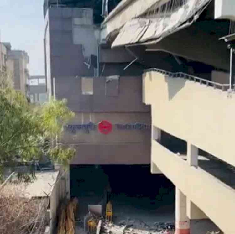 Portion of Gokulpuri Metro Station wall collapses in Delhi, 4 injured 