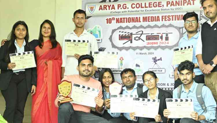 नेशनल मीडिया फेस्ट में शॉर्ट फिल्म श्रेणी में हिंदू कॉलेज की टीम प्रथम