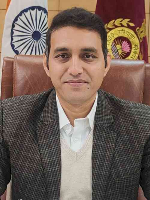 शनिवार को 5 उम्मीदवारों ने दाखिल किए 7 नामांकन पत्रः रिटर्निंग अधिकारी अजय कुमार