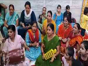 Prayagraj women perform bhajan-kirtan for PM Modi's 'thumping' victory