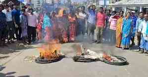 Tension escalates in Nandigram over BJP activist’s murder; locals block roads, burn tyres