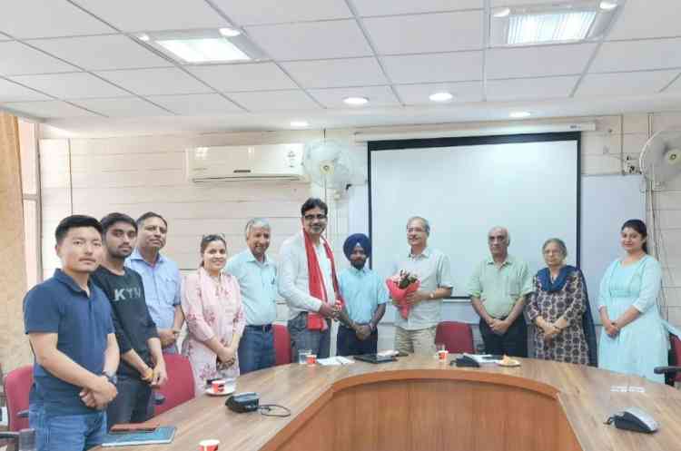 Captivating lecture by esteemed scholar Dr. Ishwar Singh Dost