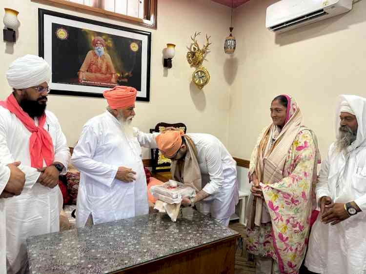 Rajya Sabha MP Raghav Chadha received blessings of Sant Niranjan Das Ji, head of Dera Sachkhand Ballan